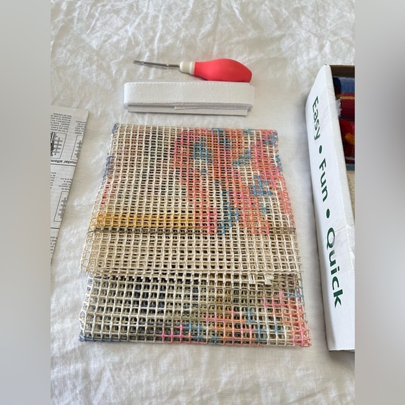 Caron Natura Latch Hook Kit | God Bless America Flag | 20 x 27 | Vintage NEW - Picture 4 of 8